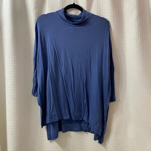 NWT L&G Mock Neck Slit Side Top